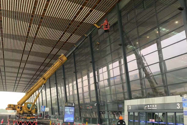 陆河玻璃幕墙维护和保养